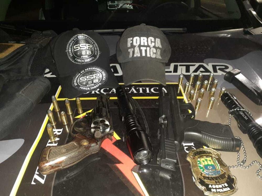 Suspeito de manter família refém morre em confronto com a PM