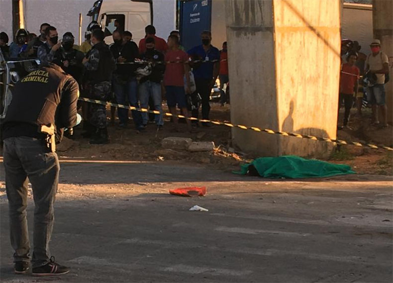 Jovem é morto quando passava de moto embaixo de viaduto na zona Sul de Teresina