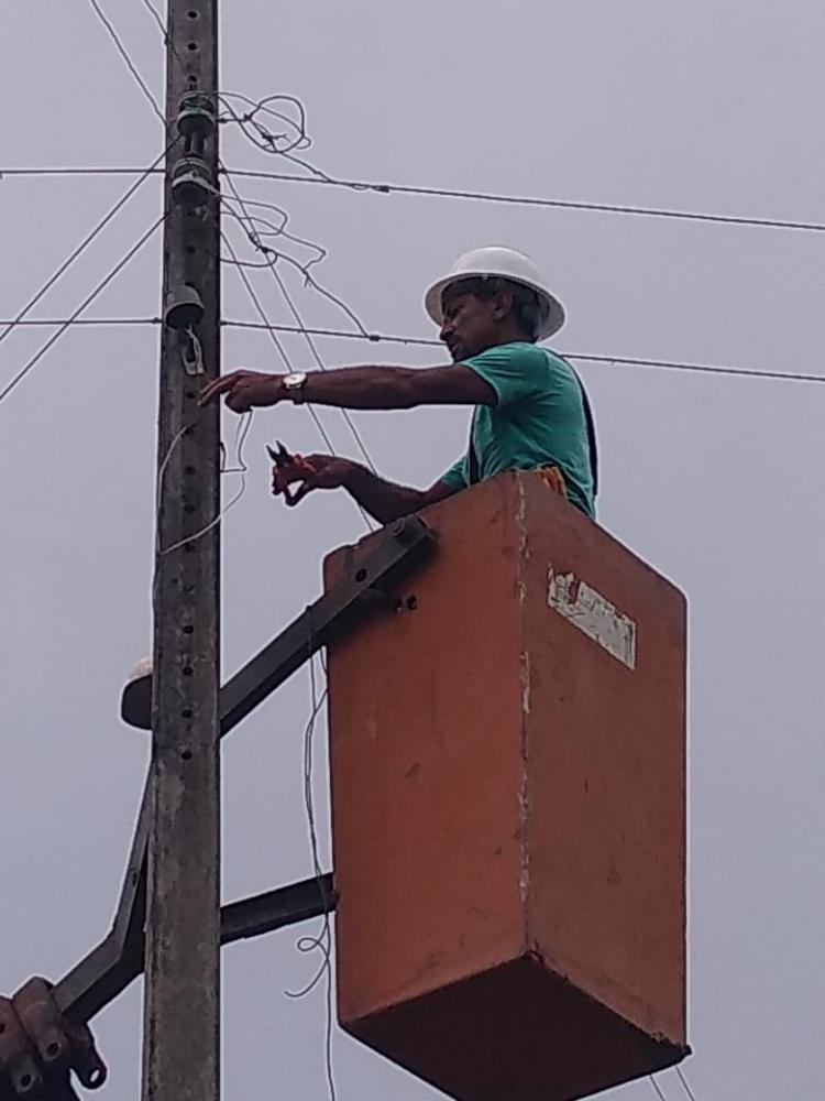 Prefeitura de Barras PI segue com a Força Tarefa da iluminação pública pela zona rural do município 