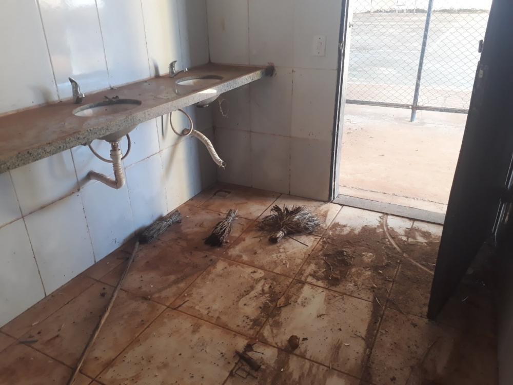 Abandono pela Gestão Carlos Monte em Barras PI 