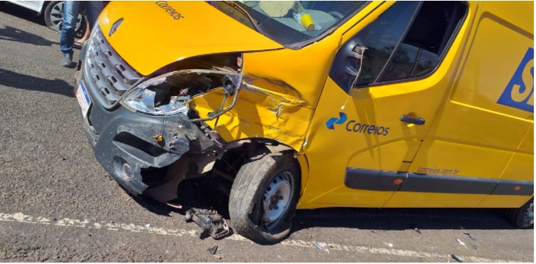 Carro dos Correios provoca grave acidente entre Barras e Batalha PI 