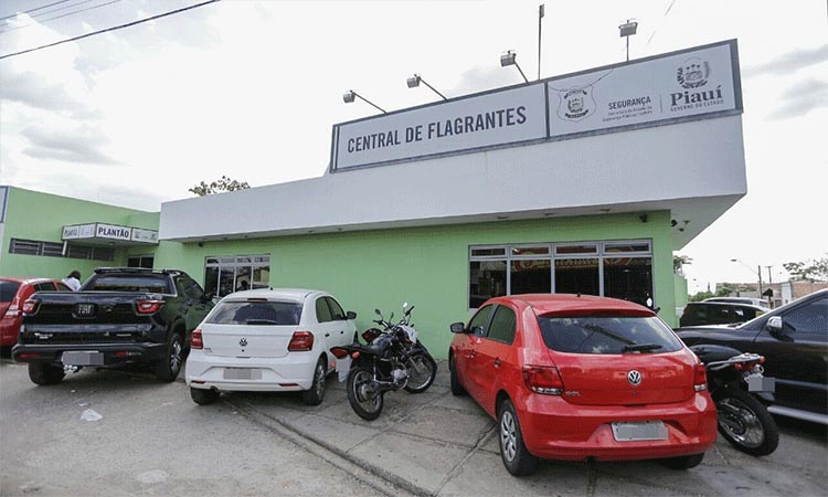Advogado é preso em flagrante suspeito de estuprar diarista; vítima pulou do 2º andar