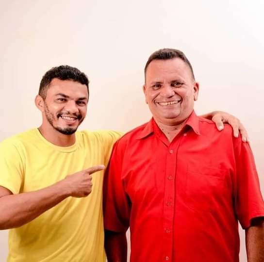 Professor Ze Carlos ( camisa vermelha ) ao lado de Messias Sousa 