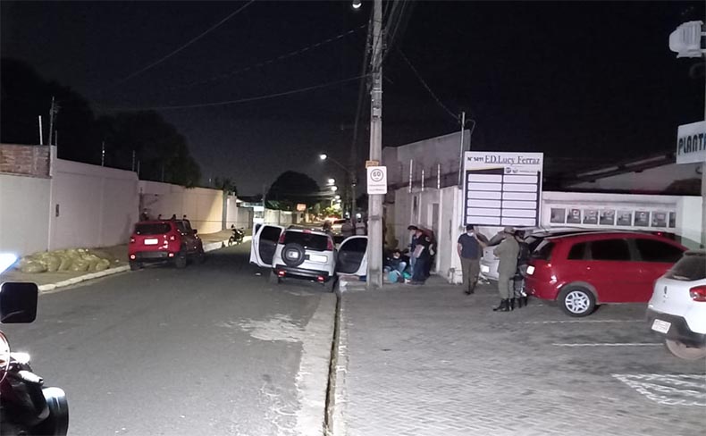 Empresário é morto dentro de carro com 10 tiros na zona Leste de Teresina