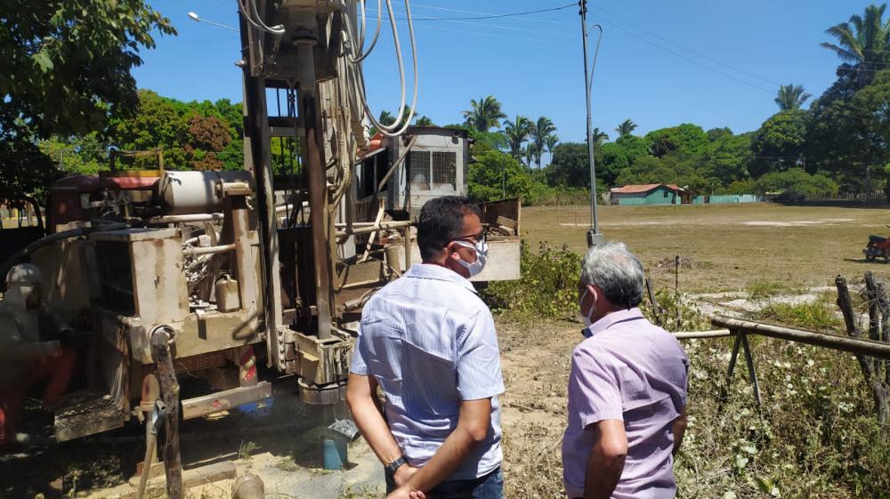 Prefeito Edilson Capote visitou a localidade São Francisco e fiscalizou o andamento da perfuração de um poço artesiano 