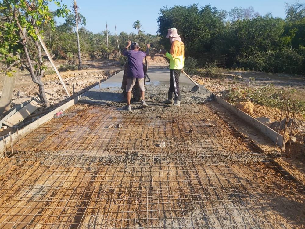 Obra da Passagem Molhada da Lagoa Seca dos Melquiades em fase final de conclusão na zona rural de Barras PI 