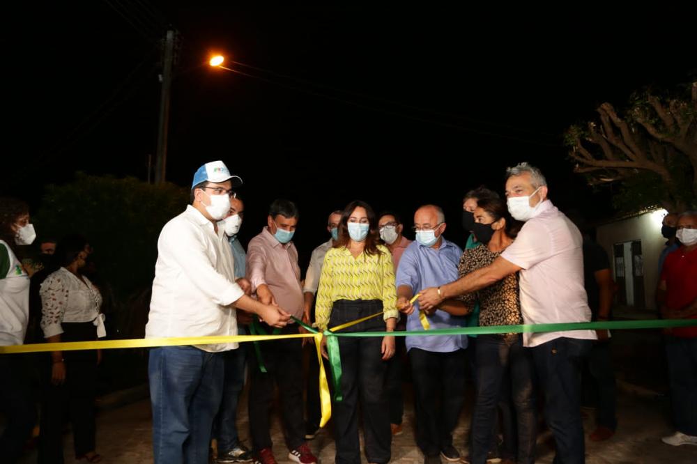 Prefeito Edilson Capote inaugura várias obras ao lado do governador do Estado do Piauí em Barras PI 