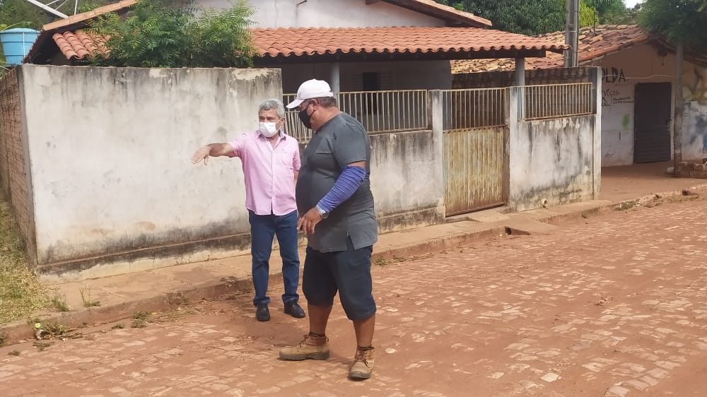 Asfalto: Prefeito de Barras PI Edilson Capote autoriza ordem de serviço para recuperar o calçamento de ruas para recebimento de massa asfáltica 