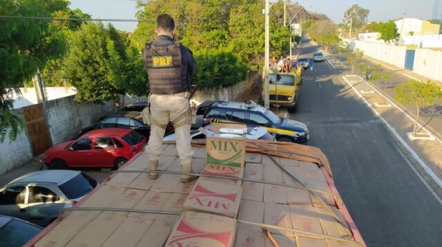 Carga de cigarro avaliada em R$ 1 milhão é apreendida pela PRF na BR 230 em Oeiras