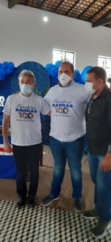 Prefeito Edilson Capote e deputado Estadual Georgiano Neto fazem encerramento da semana de comemoração do aniversário de Barras PI 180 anos