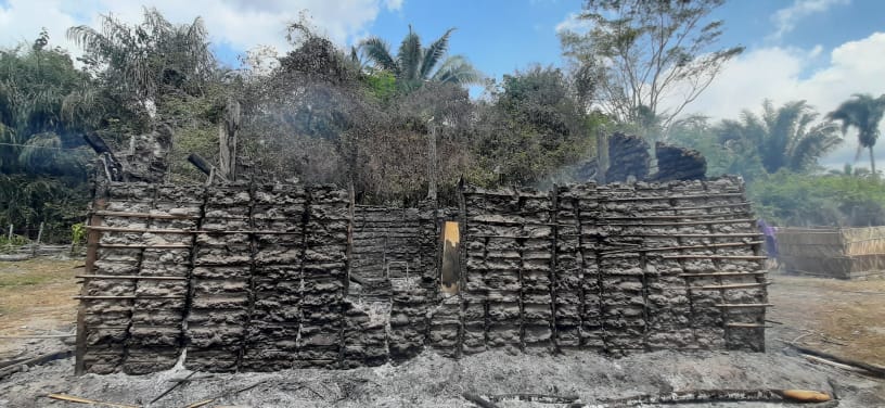 Casa na zona rural de Barras PI pega fogo e é destruída pelas chamas