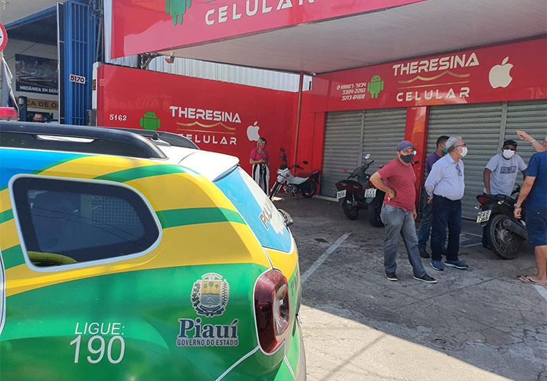 Suspeito morre após ser baleado em assalto na Av. Miguel Rosa