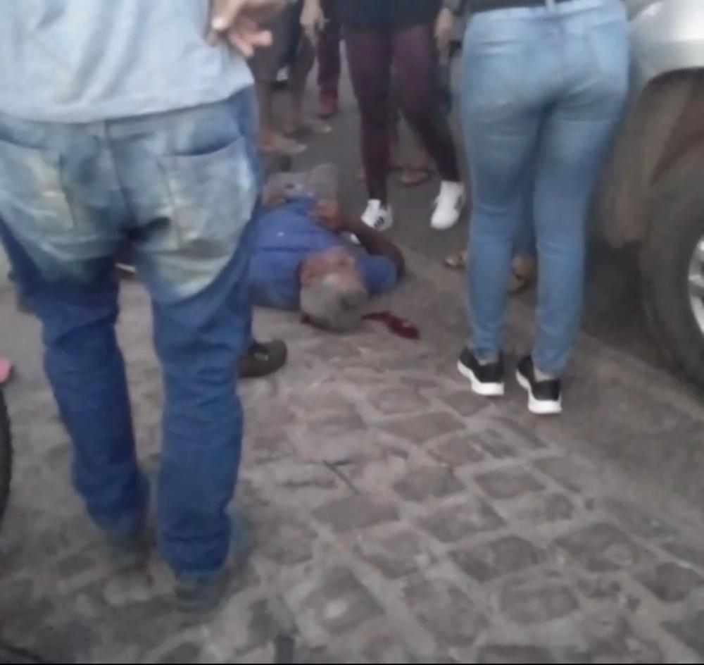 Idoso é atropelado por carro com policiais no Bairro Santinho, em Barras PI