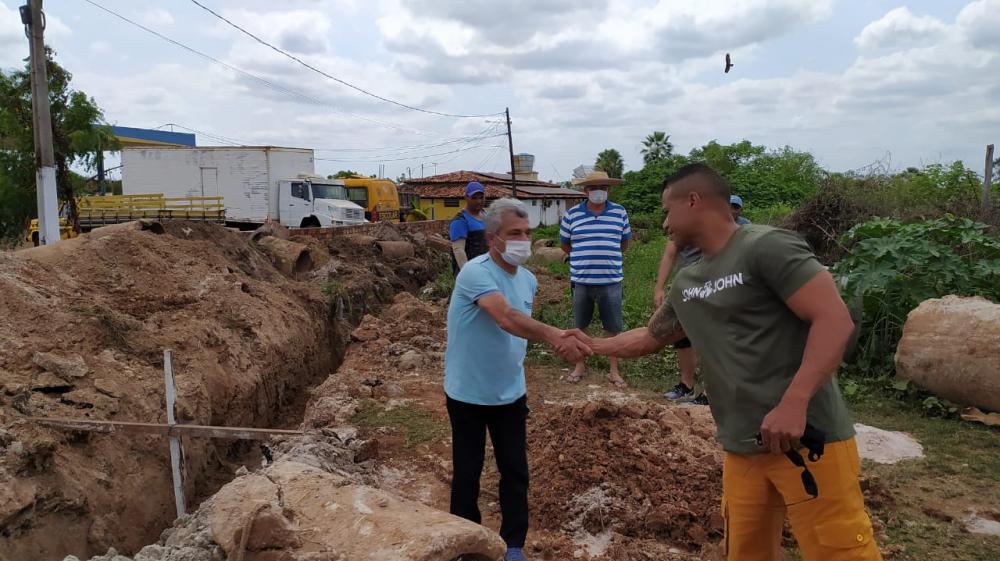 Prefeito Edilson Capote autoriza construção da Galeria do bairro Galdinal em Barras PI
