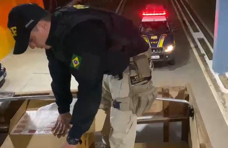 PRF-PI apreende carga de cigarros contrabandeados avaliada em R$ 1.8 milhão