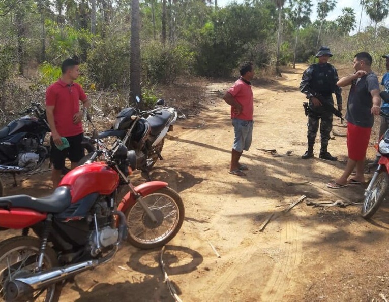 Criminosos encapuzados armam emboscada e roubam 5 motos de trabalhadores em Esperantina no interior do PI