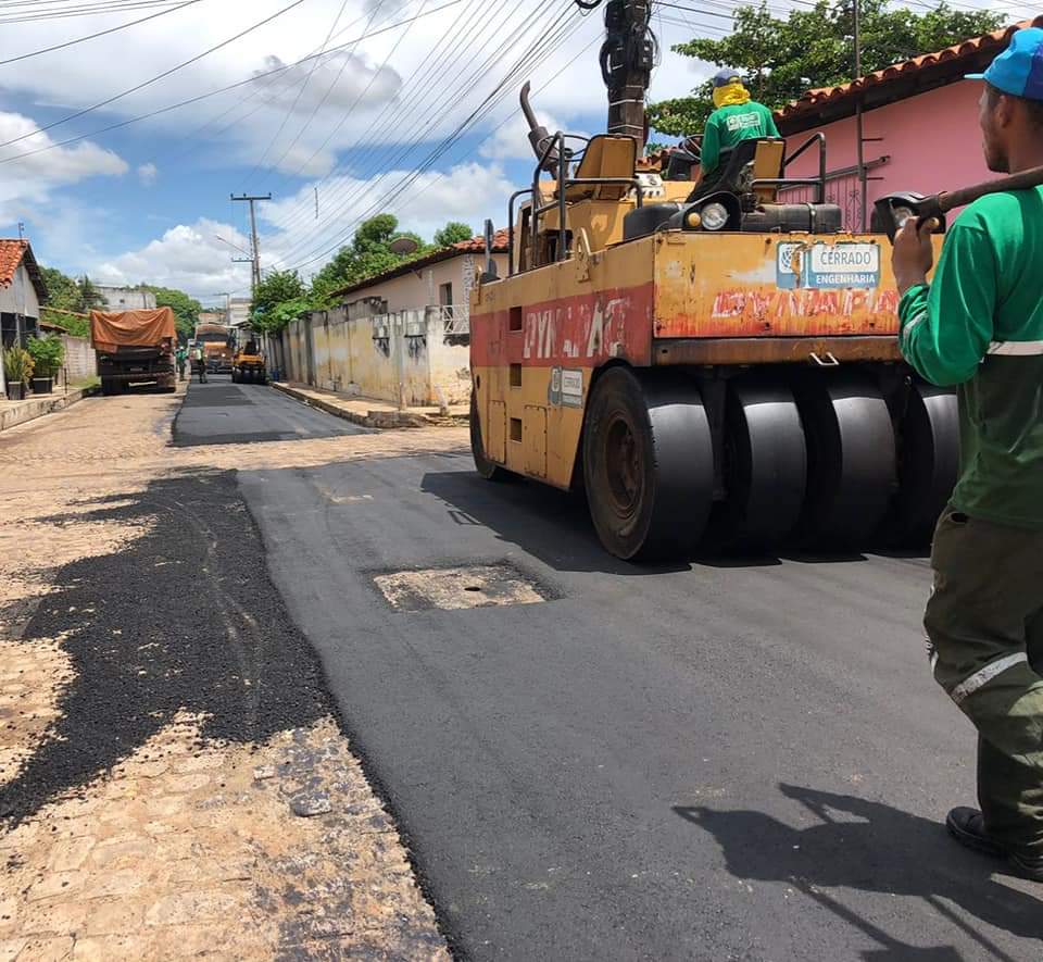 Obras de pavimentação asfáltica seguem em ritmo acelerado em Barras PI