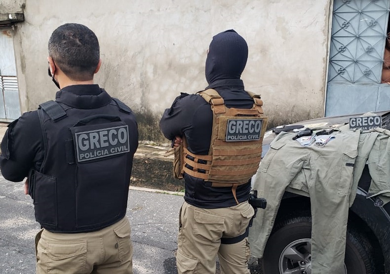 Greco encontra farda da Polícia Militar em casa de suspeito de assaltos em Teresina