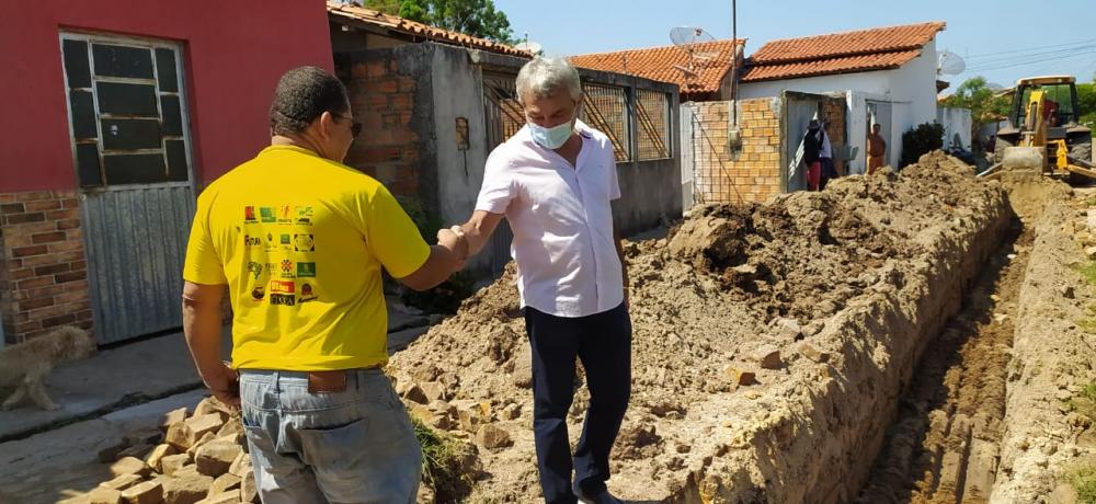 Prefeito Edilson Capote autoriza obra de escoamento de uma galeria no bairro Boa vista