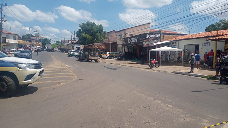 Jovem é morto a tiros dentro de carro na zona Norte de Teresina