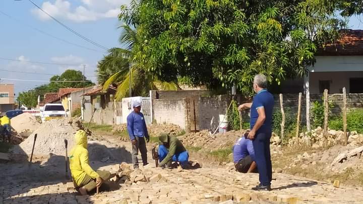 Prefeito Edilson Capote segue fiscalizando obras no município de Barras PI