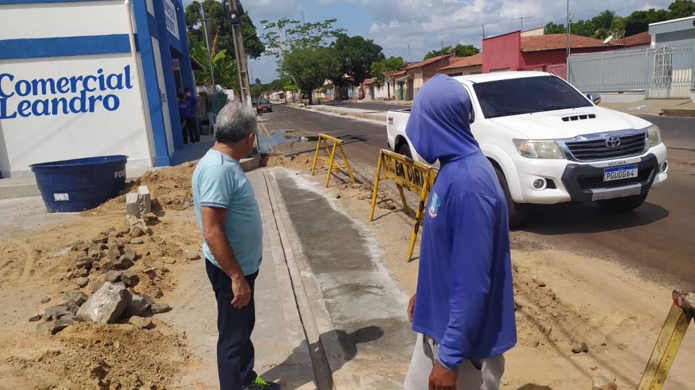 Prefeito Edilson Capote visita obras no bairro Boa vista