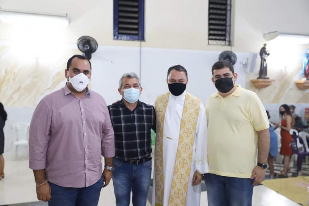 Deputado Georgiano Neto e prefeito Edilson Capote participam dos festejos de Barras PI