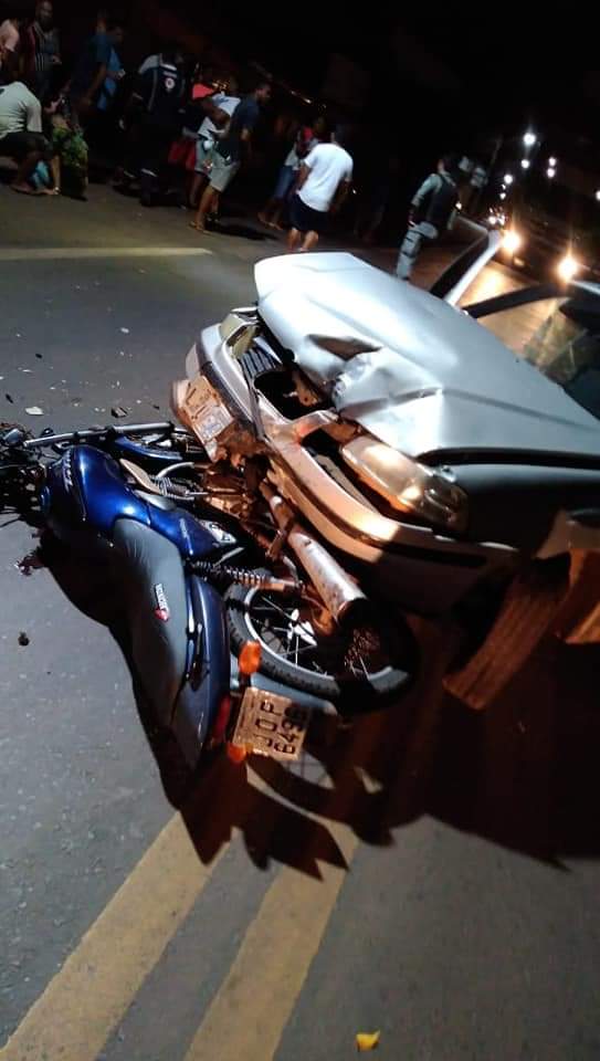 Mulher morre após colisão entre moto e veículo na cidade de Altos