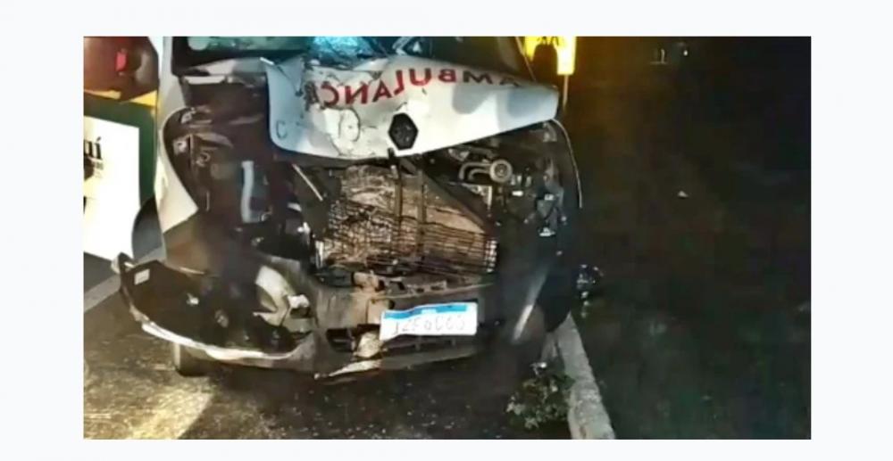 Colisão frontal entre moto e ambulância deixa homem morto no Norte do Piauí