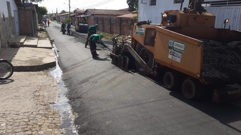 Governo Edilson Capote segue com obras de asfaltamento em Barras PI
