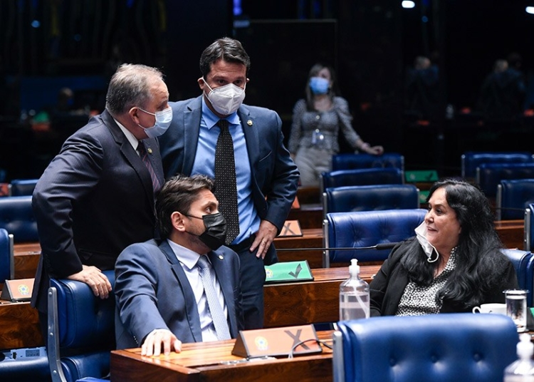Senadores durante a votação; Rose de Freitas, à direita, presidiu a Comissão Mista de Orçamento/Foto: Jefferson Rudy/Agência Senado/Fonte: Agência Senado