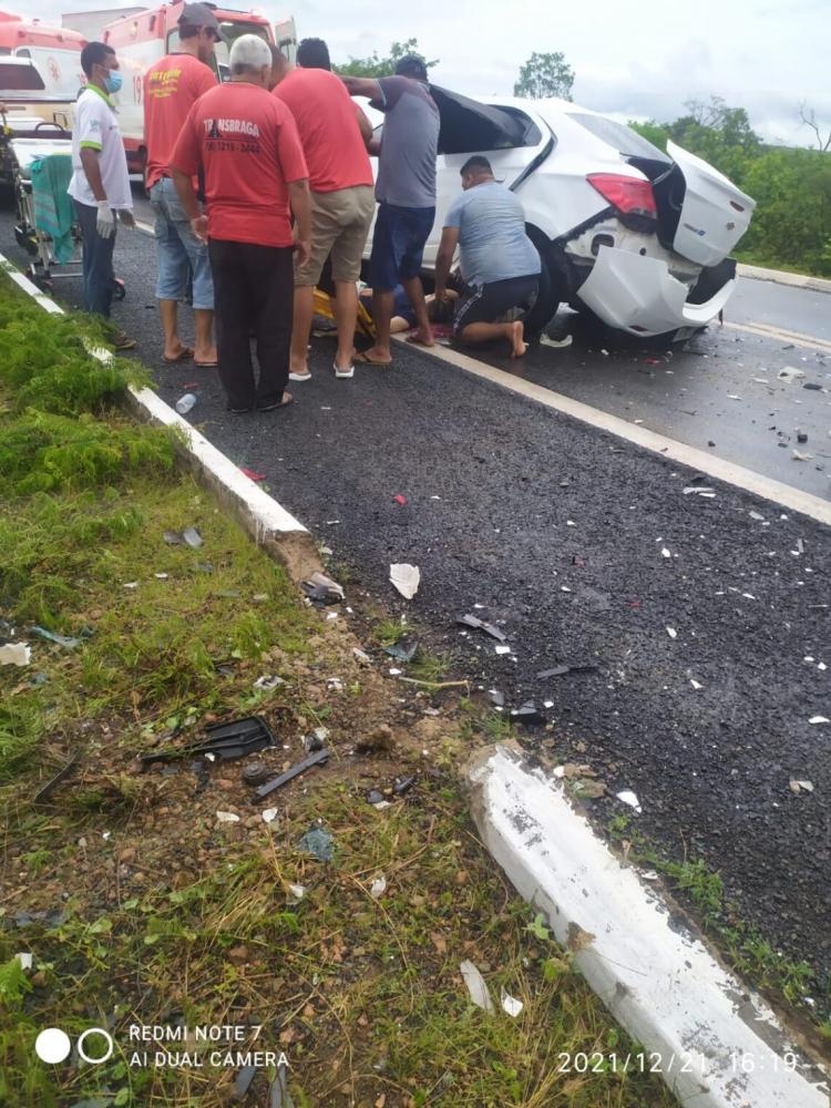 Colisão entre dois carros deixa 5 pessoa feridas no interior do Piauí