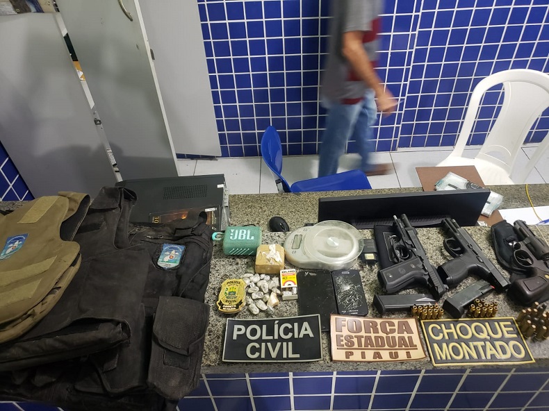Polícia Civil prende seis pessoas e recupera armas e coletes no litoral do Piauí