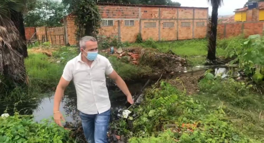 Governo Edilson Capote começa 2022 fazendo a limpeza de Galerias para evitar pontos de alagamentos no município