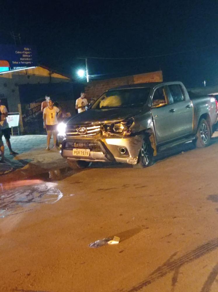 Colisão frontal entre carro e duas motos deixa três feridos em Barras PI