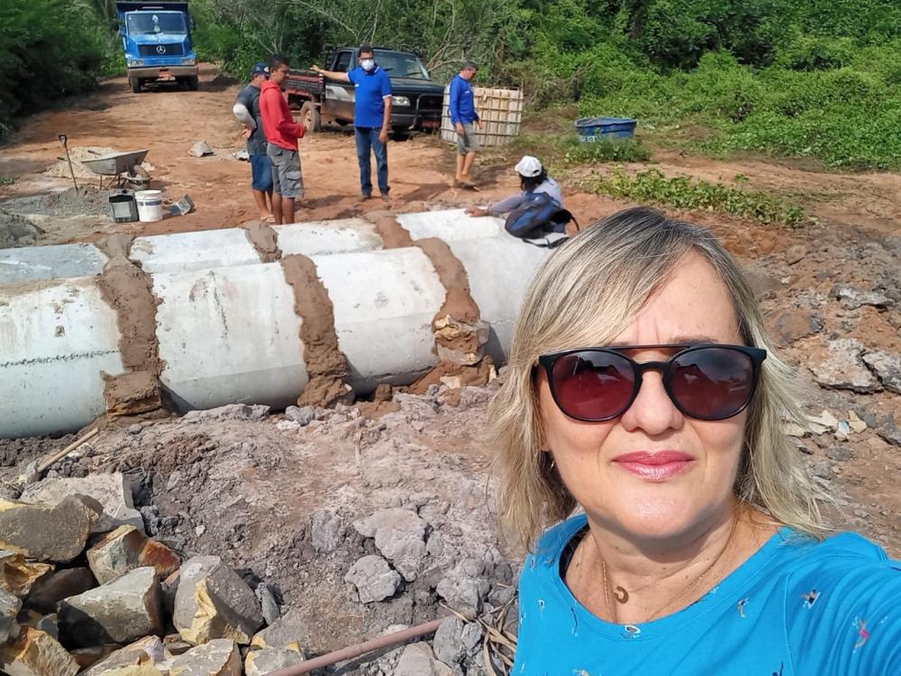 Prefeito Edilson Capote atende moradores das comunidades Bonfim e Segredo na zona rural de Barras PI com obra de Infraestrutura