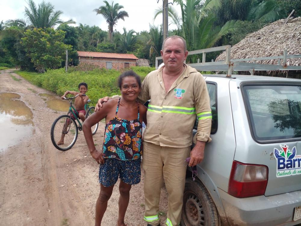 Prefeito Edilson Capote ilumina a localidade Santa Cruz na zona rural de Barras PI