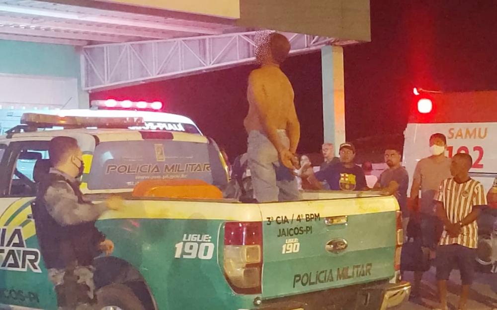 Homem esfaqueia três pessoas após confusão em bar no Piauí