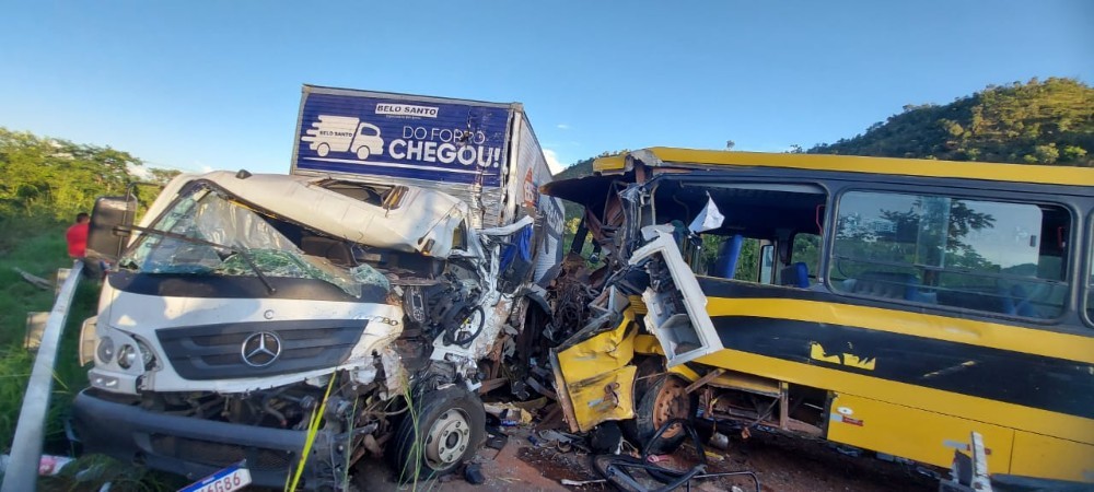 Acidente entre ônibus escolar e caminhão deixa 11 feridos na BR 315, Sul do Piauí