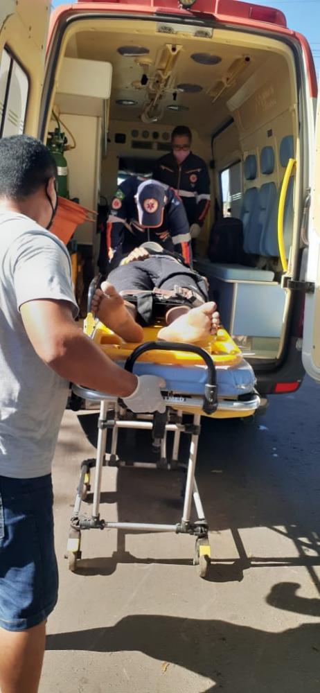 Homem perde controle da moto e colide com uma árvore em Barras PI