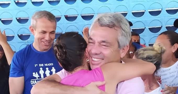 Prefeito Edilson Capote faz premiações e distribuição de brindes no 1° de maio em Barras PI