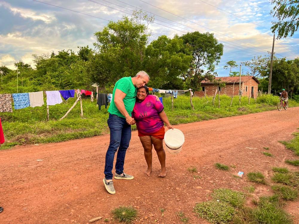 Prefeito Edilson Capote envia secretário de Administração para vê de perto a situação da água na comunidade Crioli zona rural de Barras PI 