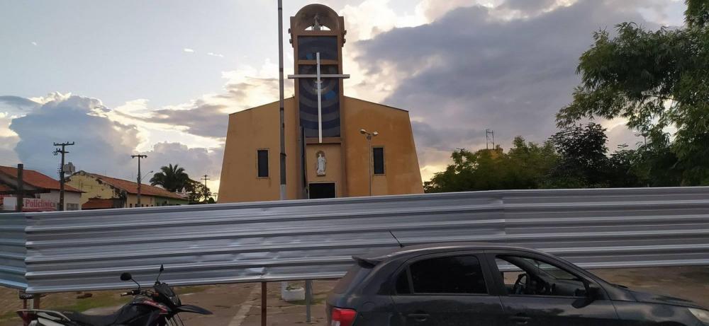 Governo Edilson Capote inicia a reforma da praça da Matriz em Barras PI