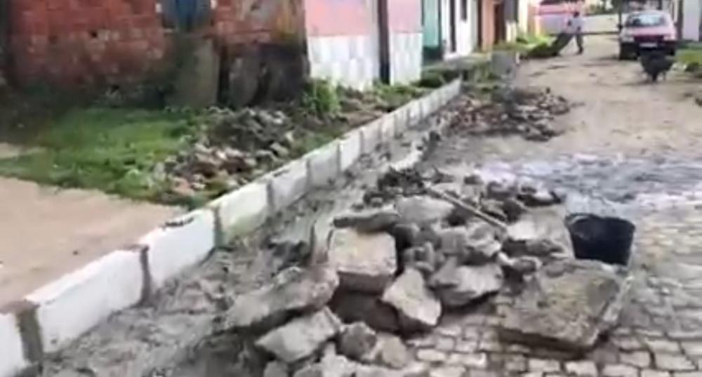 Prefeitura de Barras PI começa obras de calçamentos em bairros da cidade 