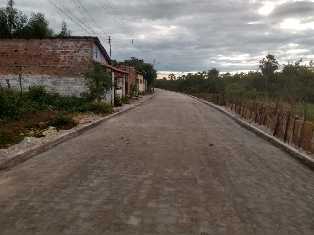 Rua Simãozinho no bairro Pedrinhas I a realização de um sonho dos moradores pelo prefeito Edilson Capote