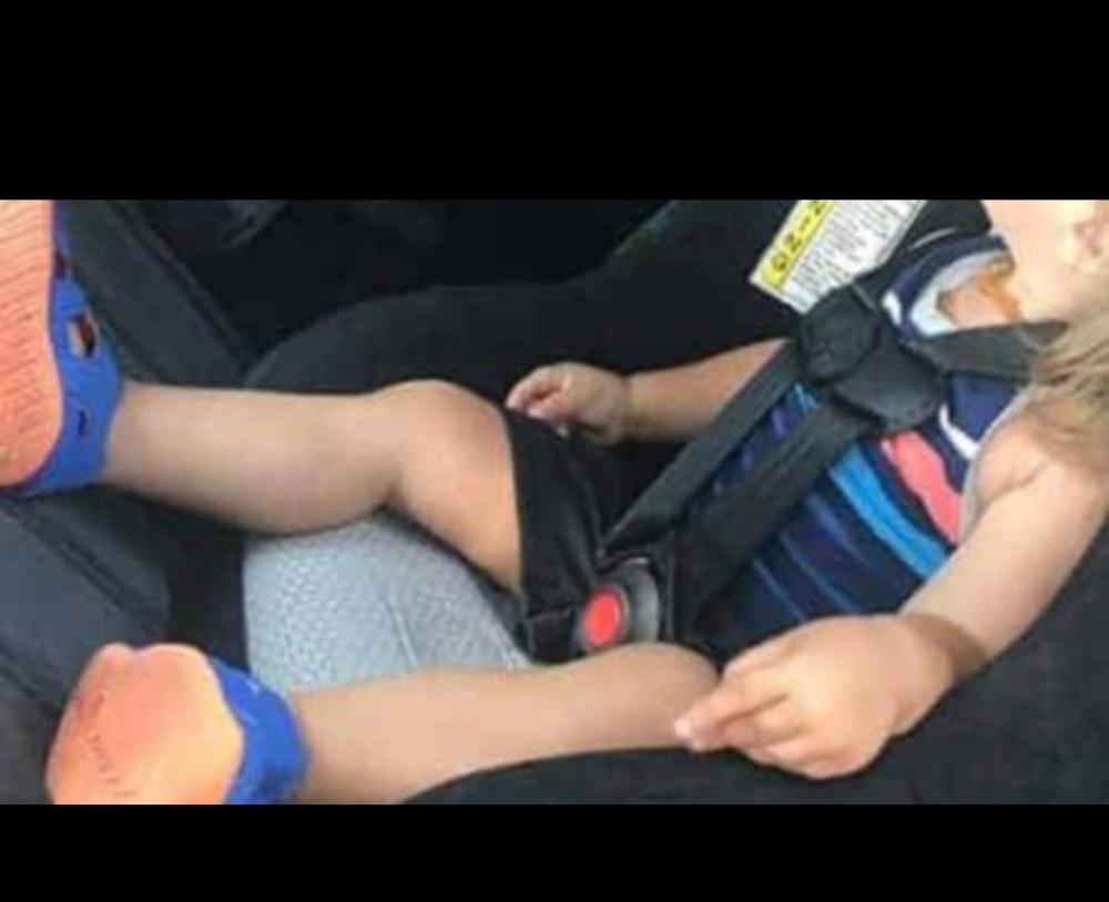 Mãe esquece filho de 5 anos em carro e criança morre de calor. (Imagem: Reprodução)