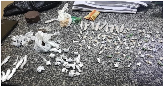 Homem é preso em Barras PI com maconha, crack e cocaína e 2 motos roubadas