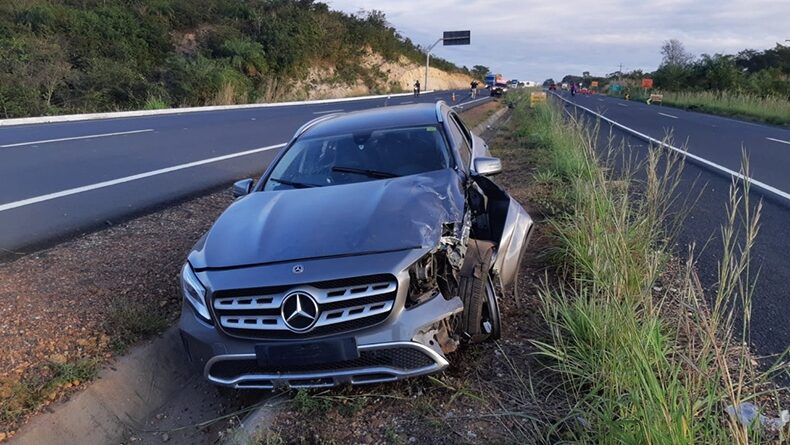 Motociclista morre após ser atingido por carro de luxo na BR 316