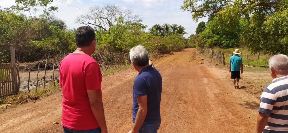 Prefeito Edilson Capote atendendo pedido dos moradores das comunidades Ingá e Sossêgo na zona rural de Barras PI