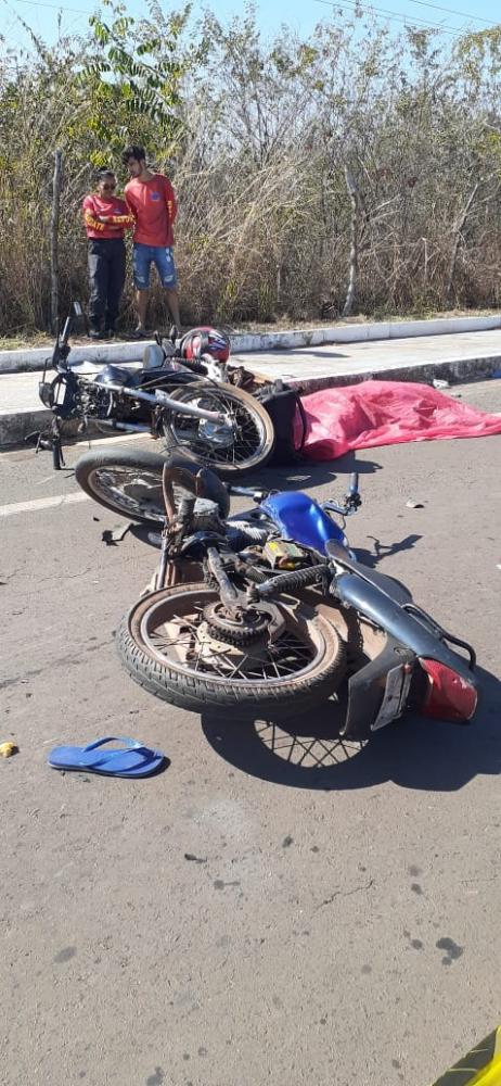 Dois jovens morrem em Barras PI após colisão de motos